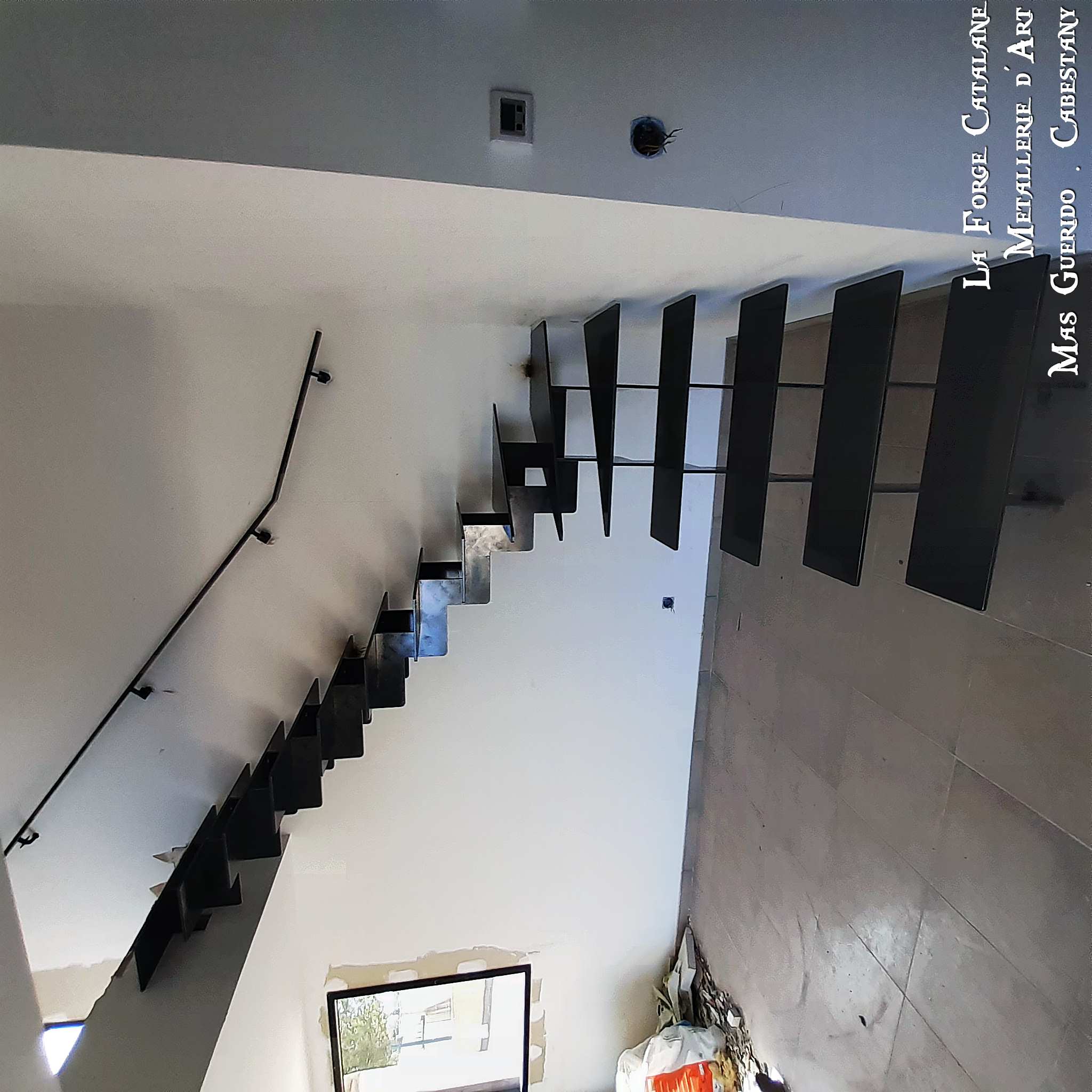 escalier en fer double limons cremailleres avec marches fer forge catalane.jpg